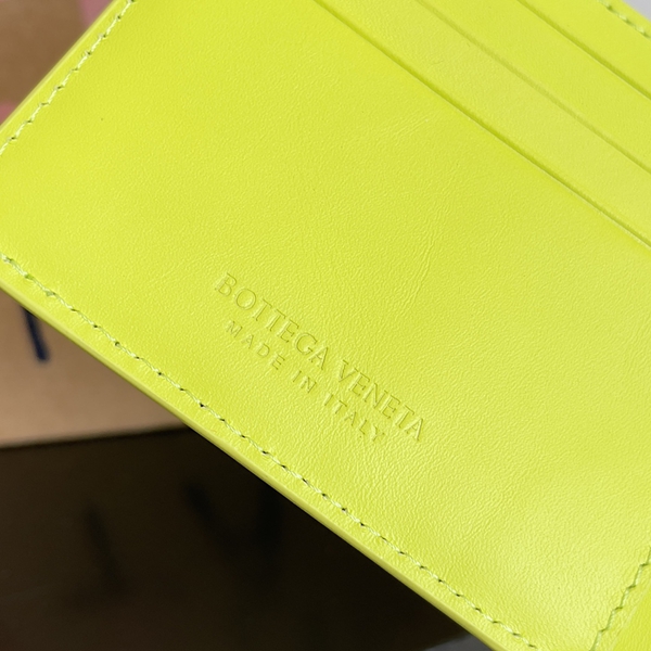 ボッテガヴェネタ財布コピー着用イメージ